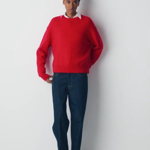 NWT Aritzia Essential Cashmere Relaxed Crew Sweater Flashing Red S - Picture 2 of 3